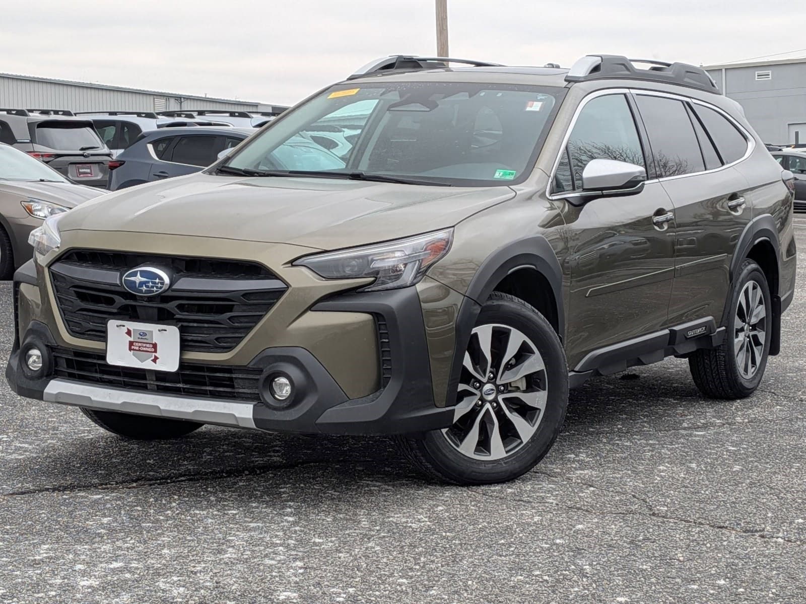 2023 Subaru Outback Touring's photo