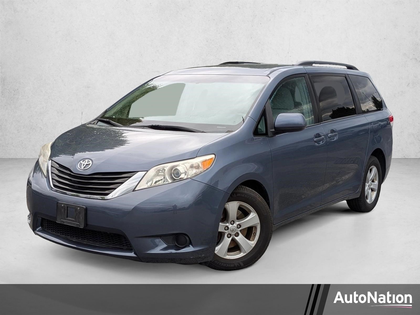 2014 Toyota Sienna LE V6 8-Passenger's photo