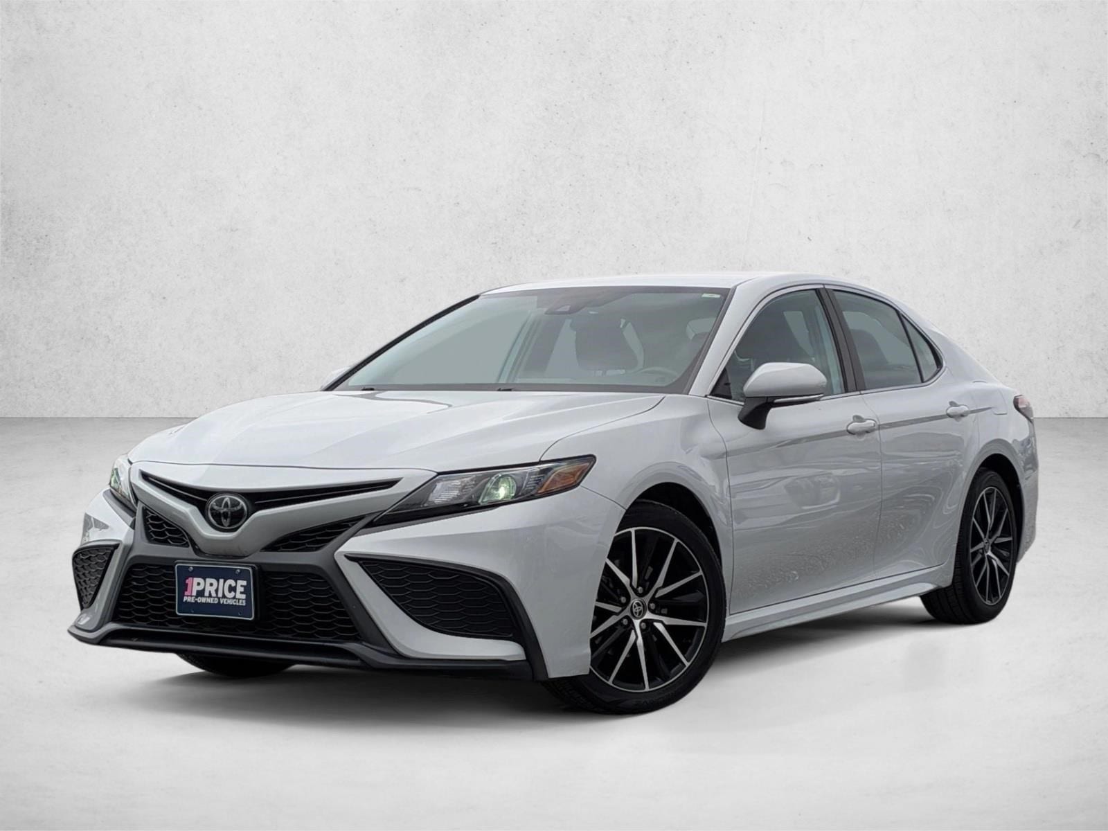 2023 Toyota Camry SE's photo