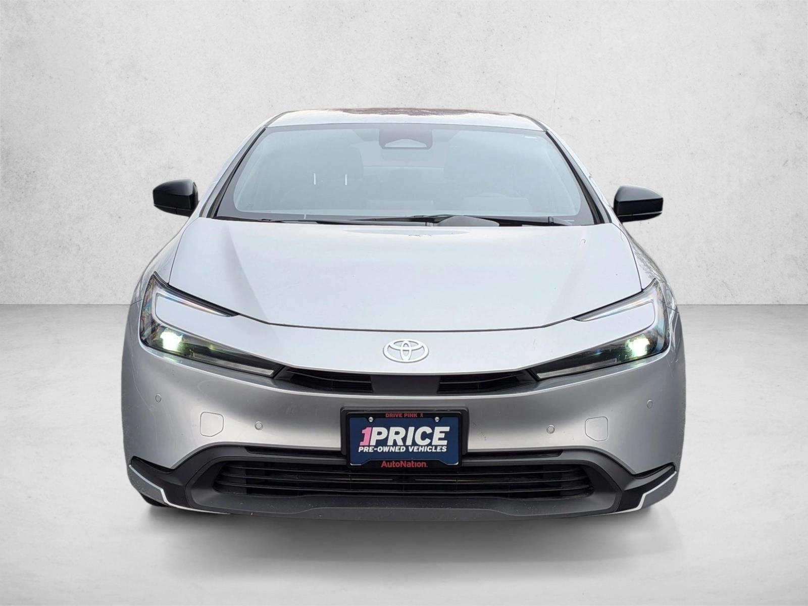 2024 Toyota Prius LE photo 2