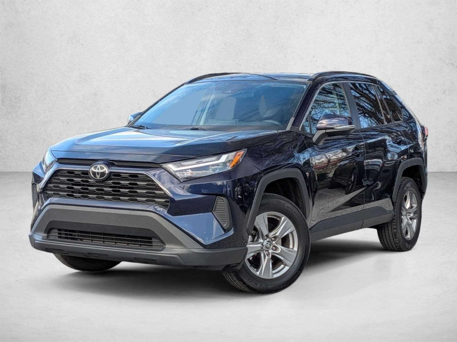 2023 Toyota RAV4 XLE's photo