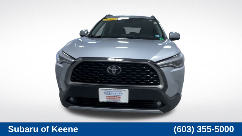 2022 Toyota Corolla Cross XLE photo 3