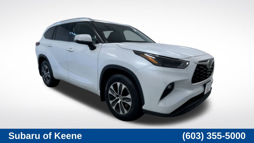 2022 Toyota Highlander XLE photo 2