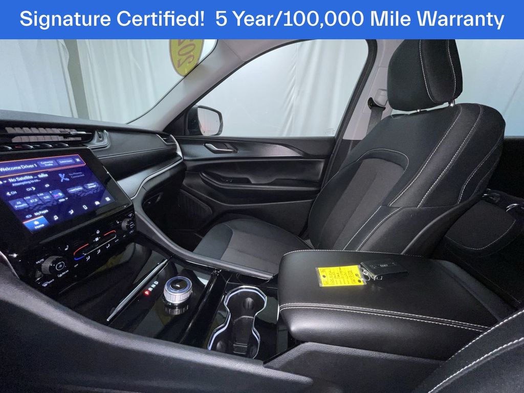 2023 Jeep Grand Cherokee Laredo photo 4