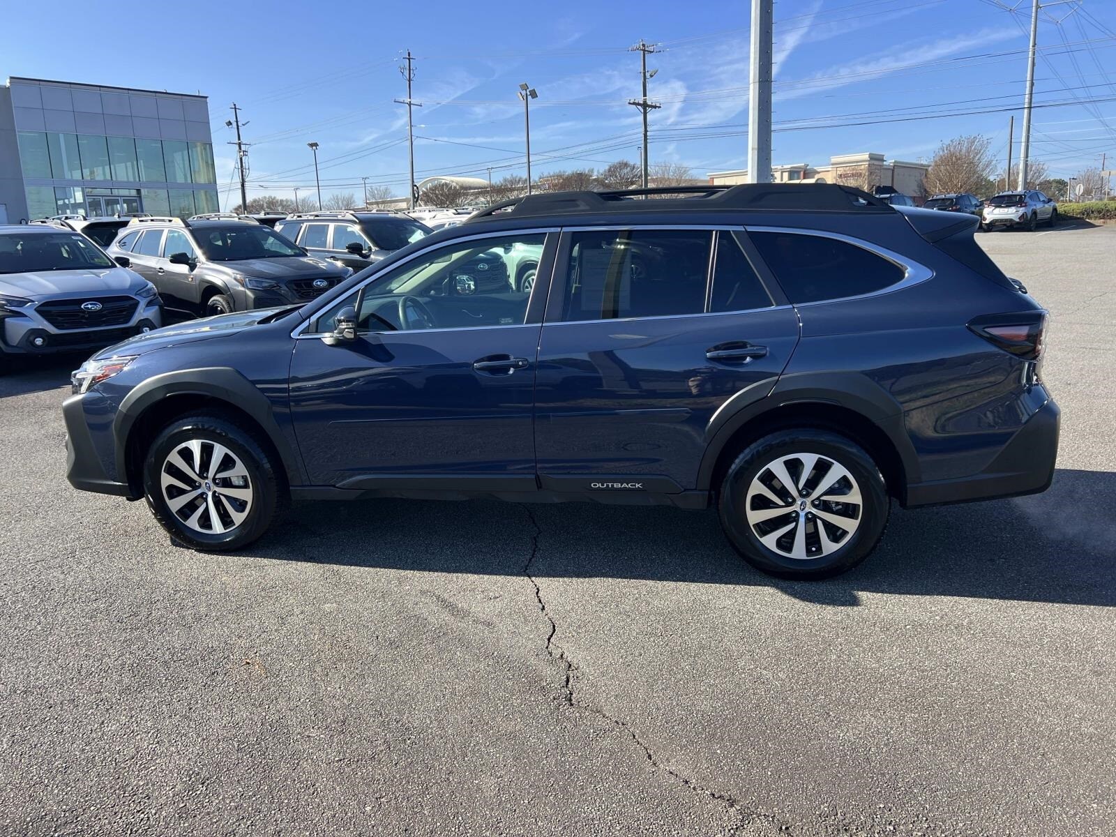 2025 Subaru Outback Premium photo 4