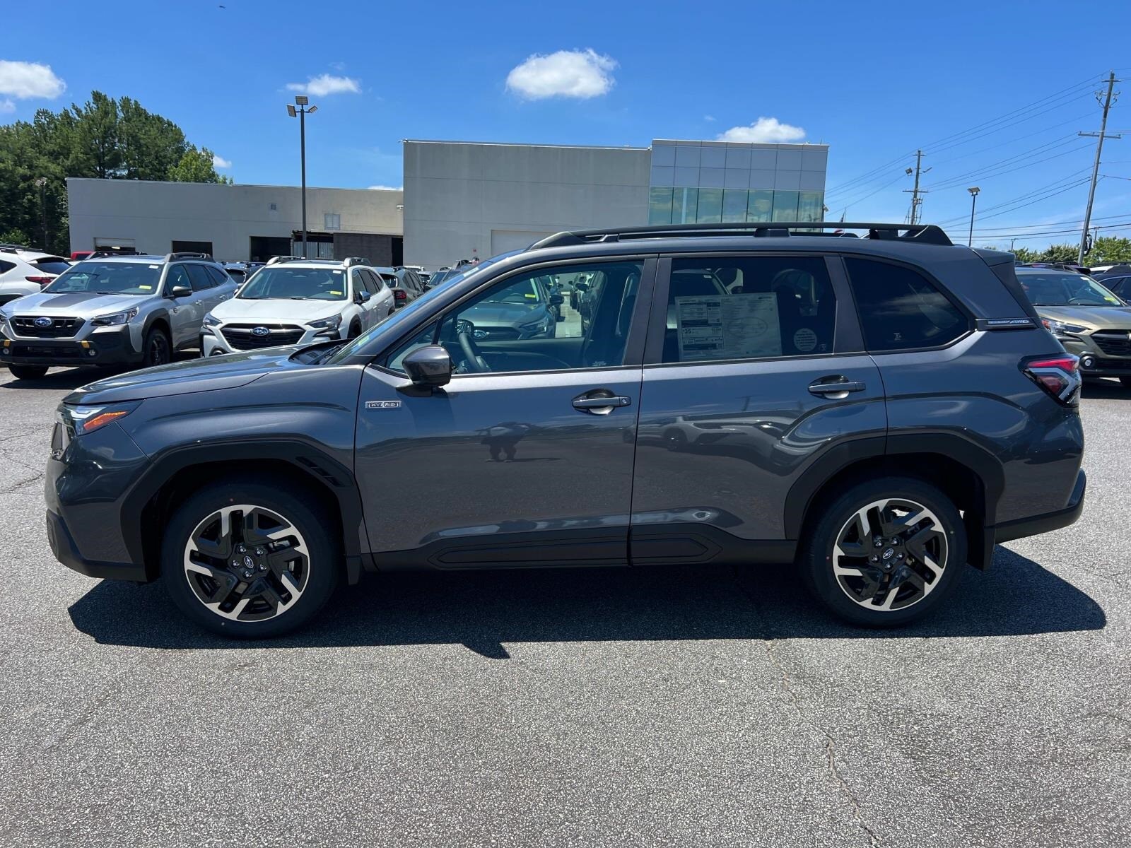 2025 Subaru Forester Premium photo 3