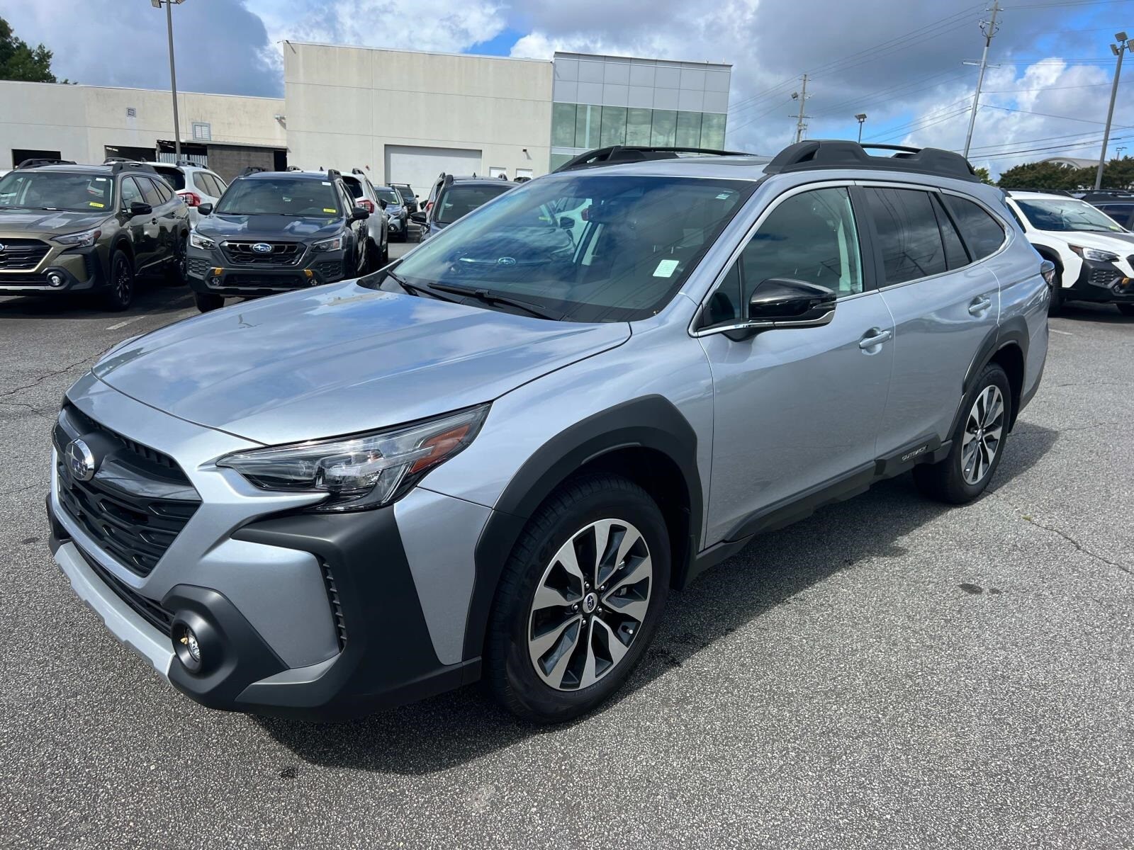 2025 Subaru Outback Limited photo 3