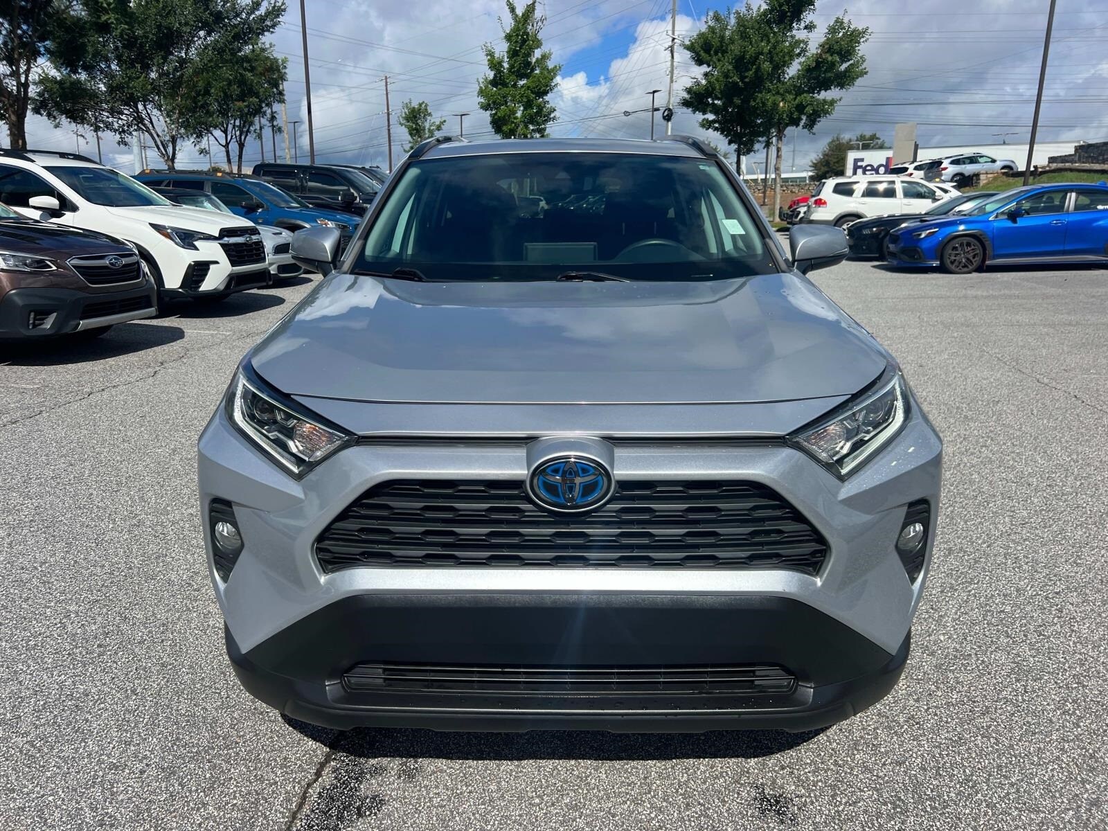 2020 Toyota RAV4 Hybrid XLE photo 2