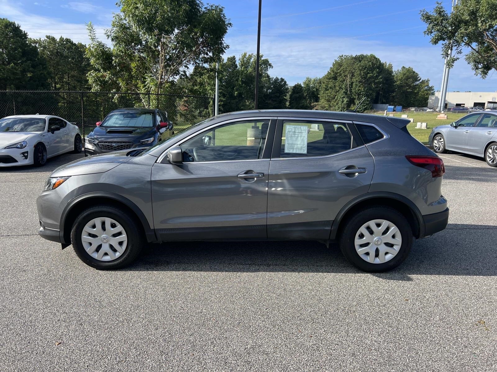 2019 Nissan Rogue Sport S photo 2
