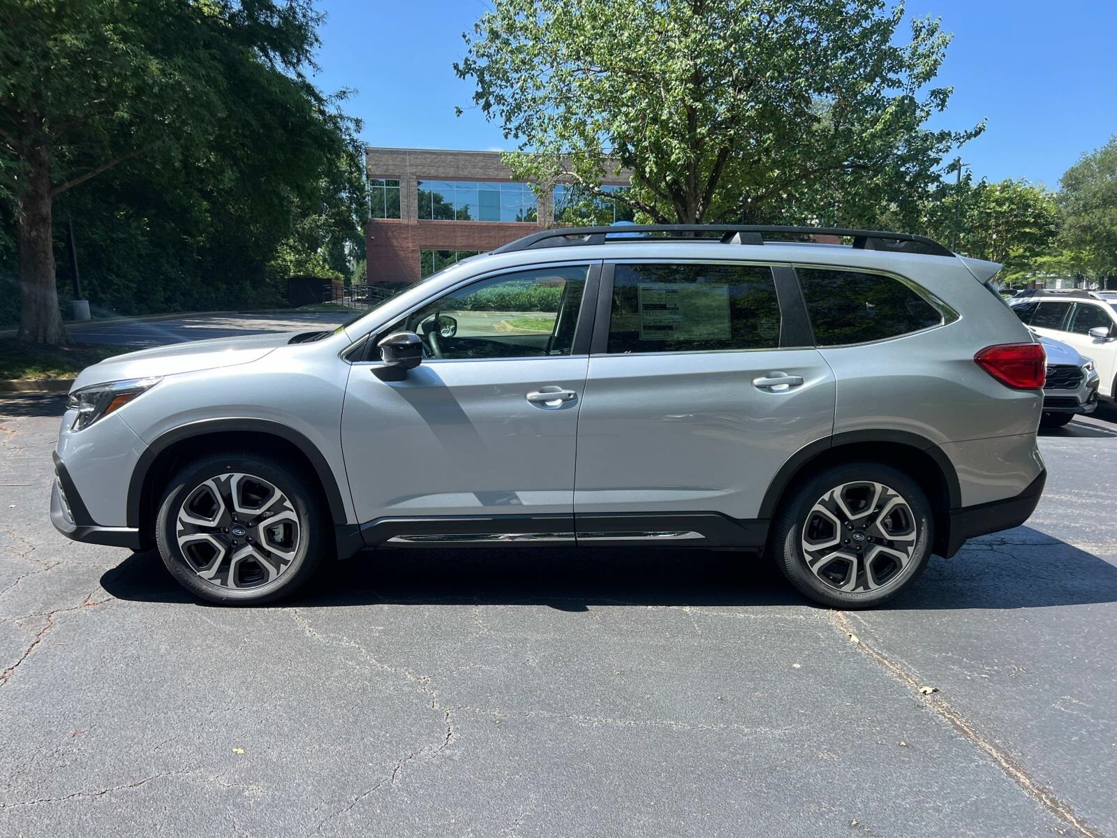 2025 Subaru Ascent Limited photo 4
