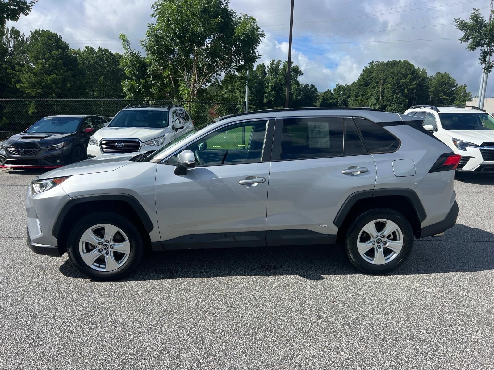 2020 Toyota RAV4 Hybrid XLE photo 2