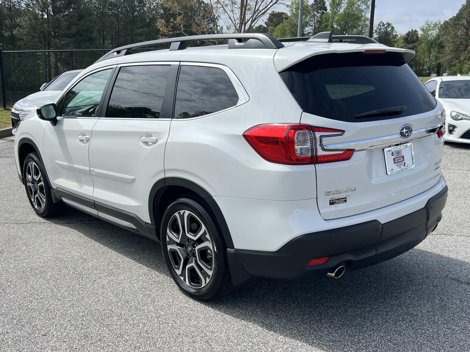 View vehicle photo 5