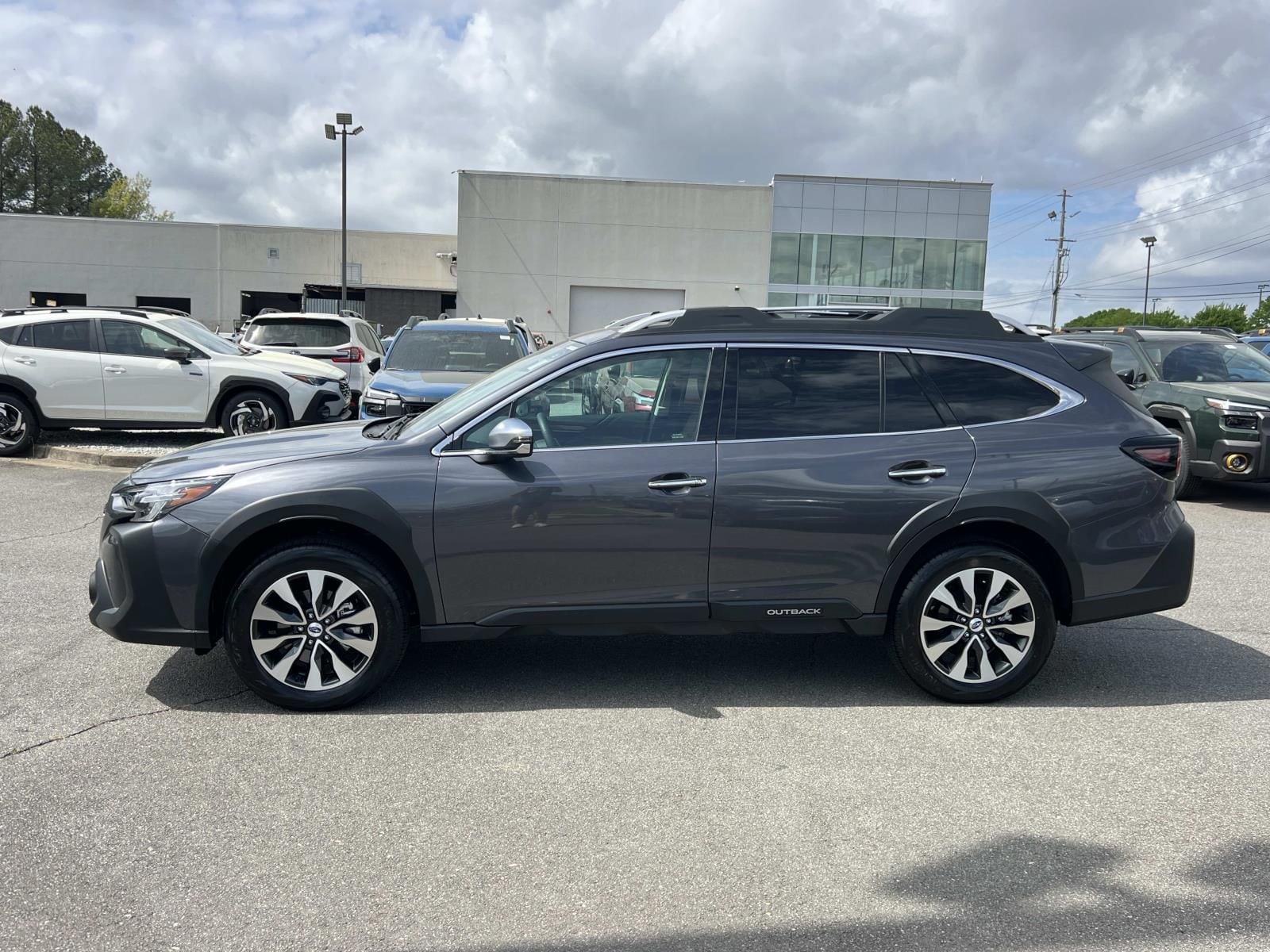 View vehicle photo 4