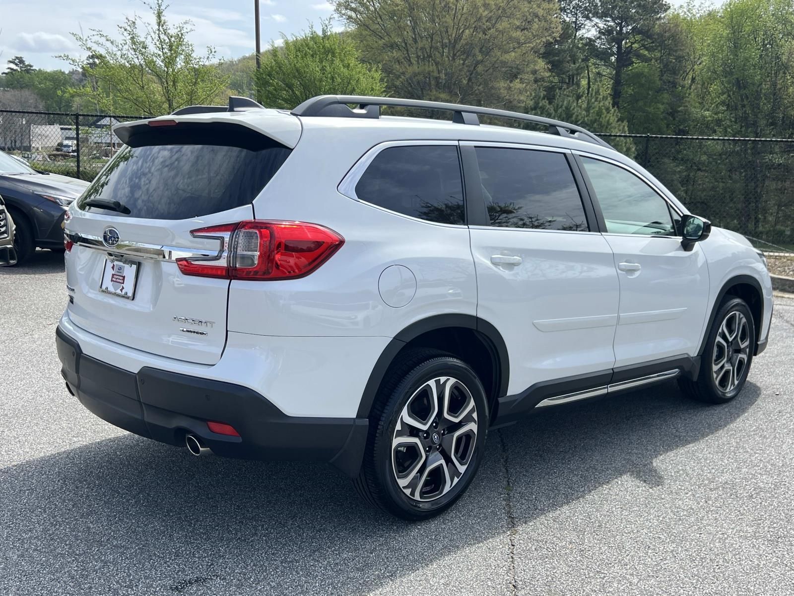 View vehicle photo 7