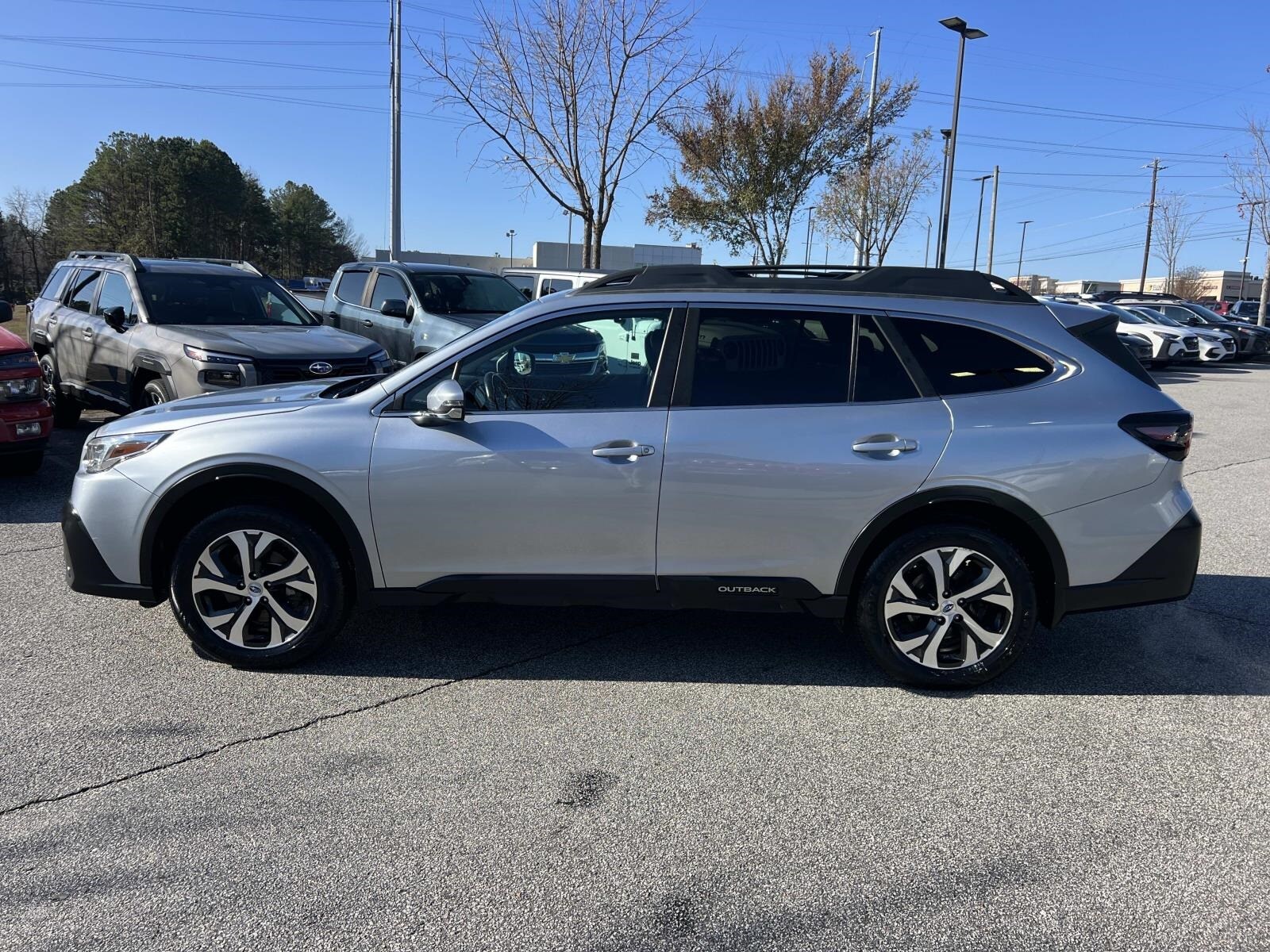 2020 Subaru Outback Limited photo 4