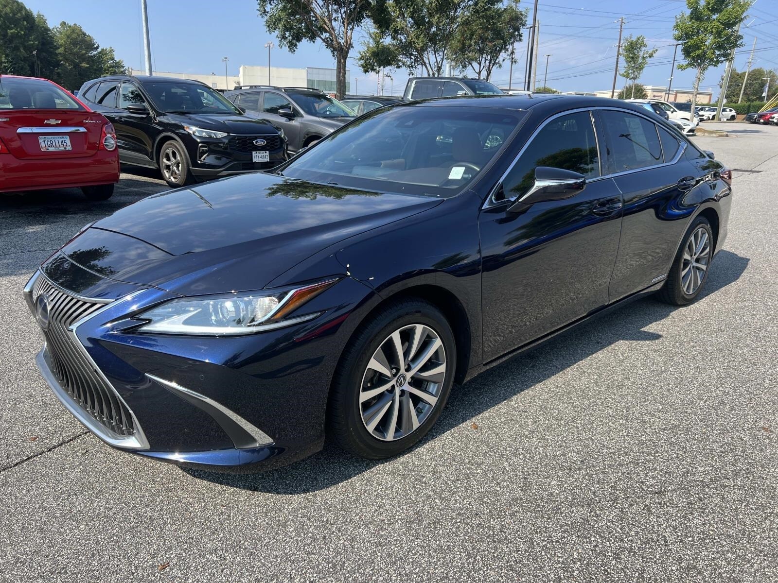 2021 Lexus ES 300h photo 3