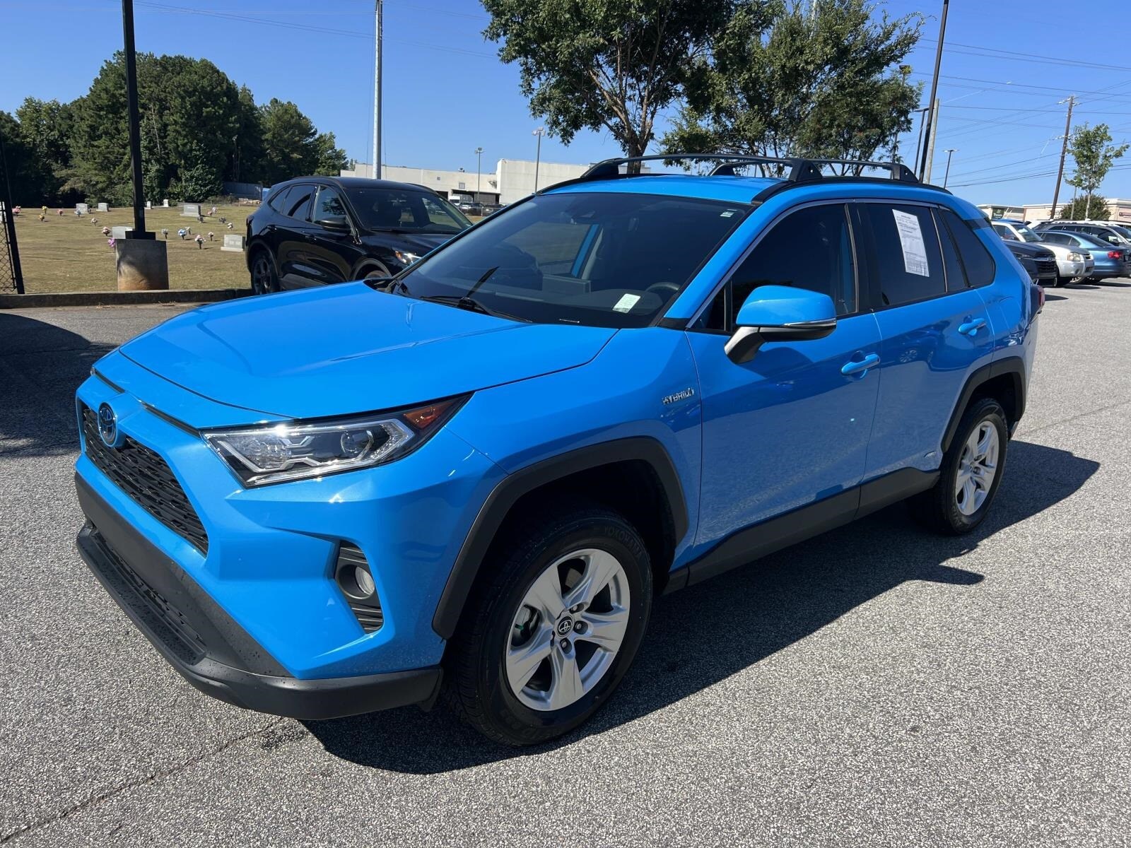 2020 Toyota RAV4 Hybrid XLE photo 3
