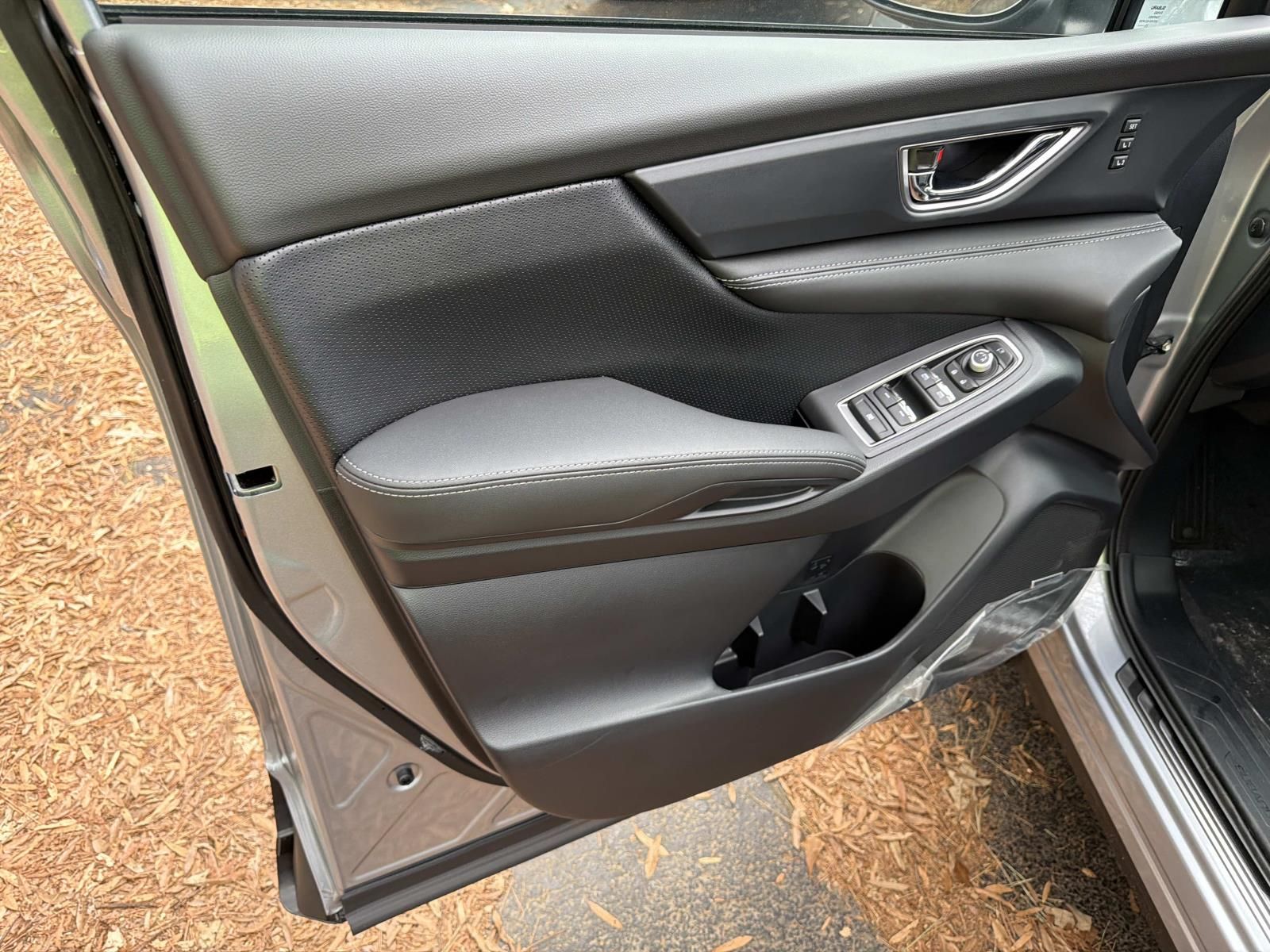 2026 Subaru Ascent Limited - Photo 10