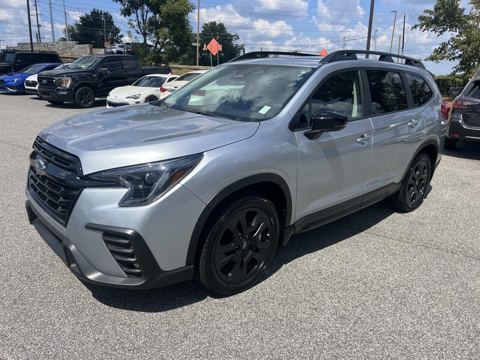 2025 Subaru Ascent Onyx Edition Touring photo 2