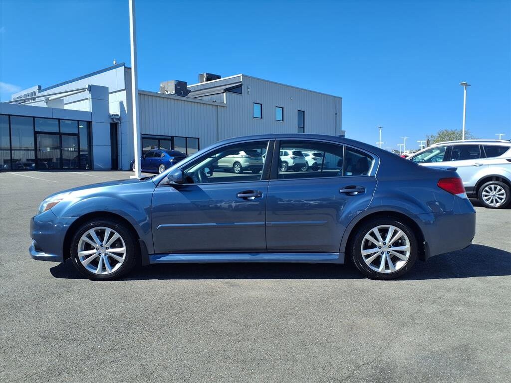 2013 Subaru Legacy 2.5i Limited photo 3