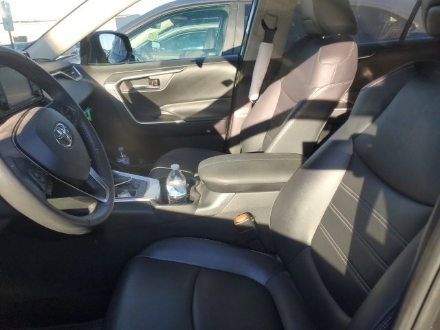 2022 Toyota RAV4 XLE Premium photo 3