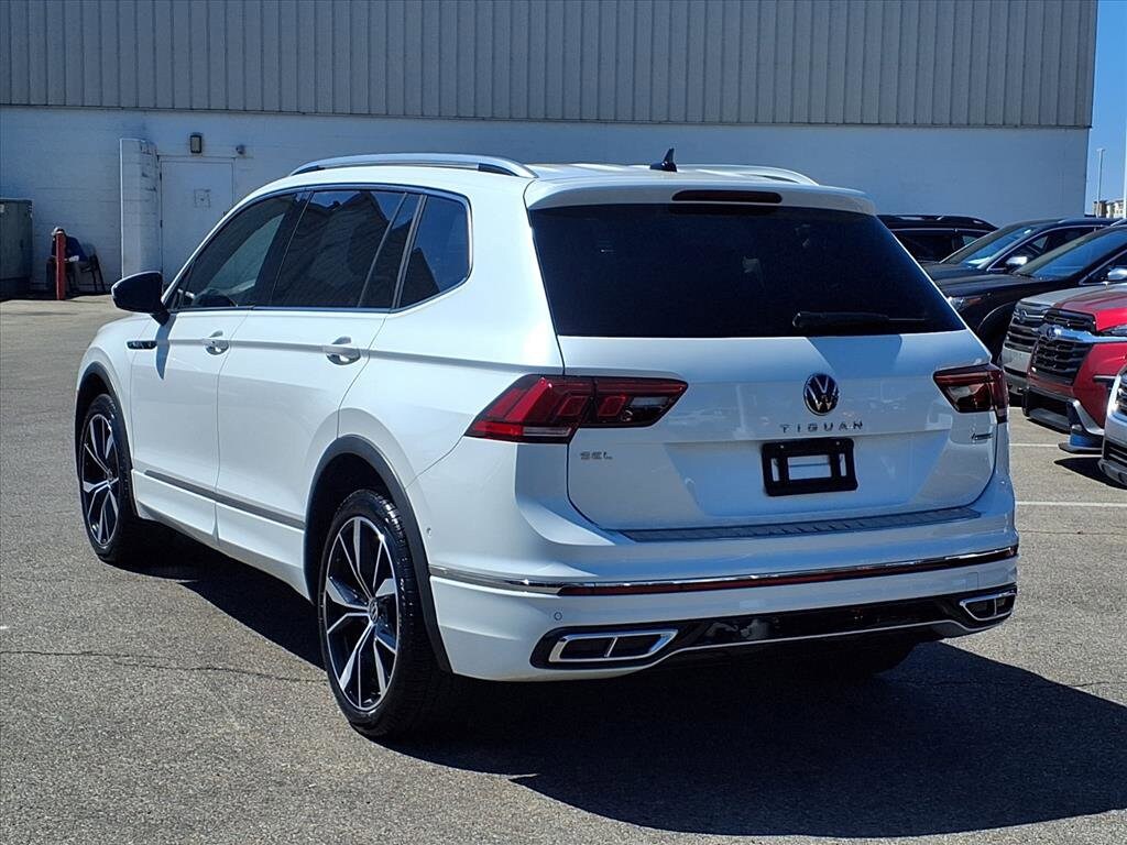 2024 Volkswagen Tiguan SEL R-Line Black photo 4