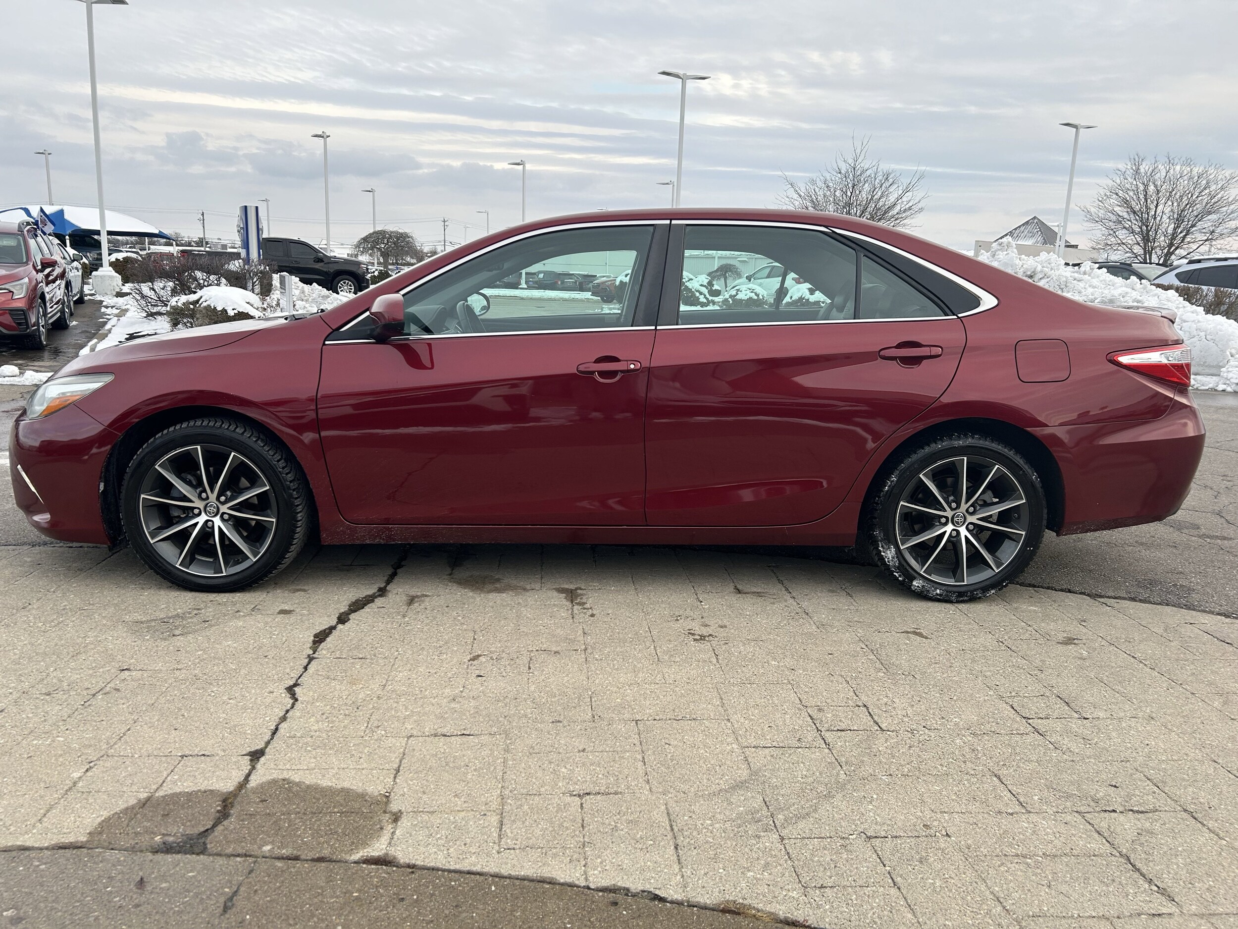 2017 Toyota Camry XSE photo 4