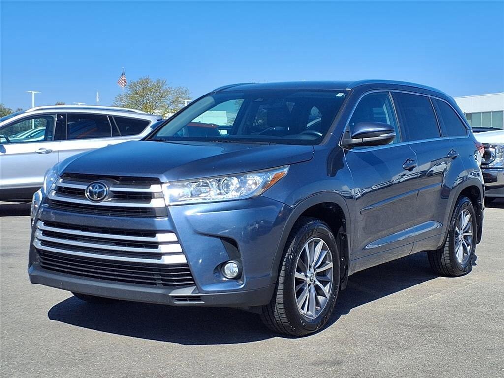 2017 Toyota Highlander XLE photo 2