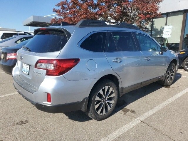 2017 Subaru Outback 2.5i Limited photo 2