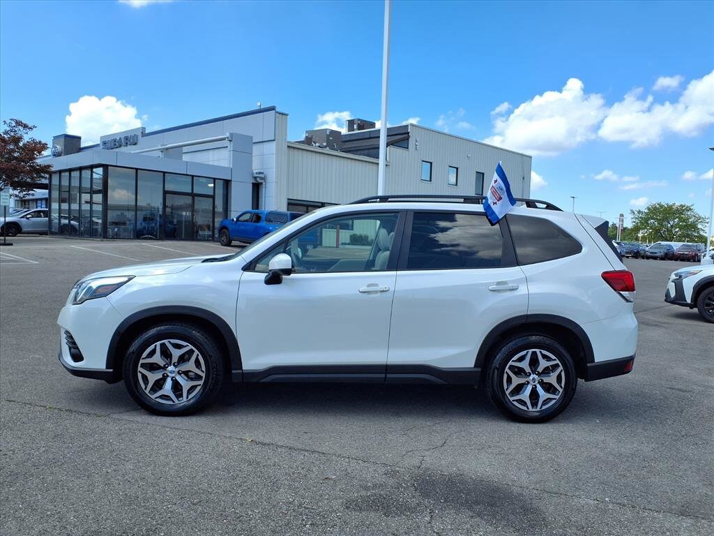 2022 Subaru Forester Premium photo 3