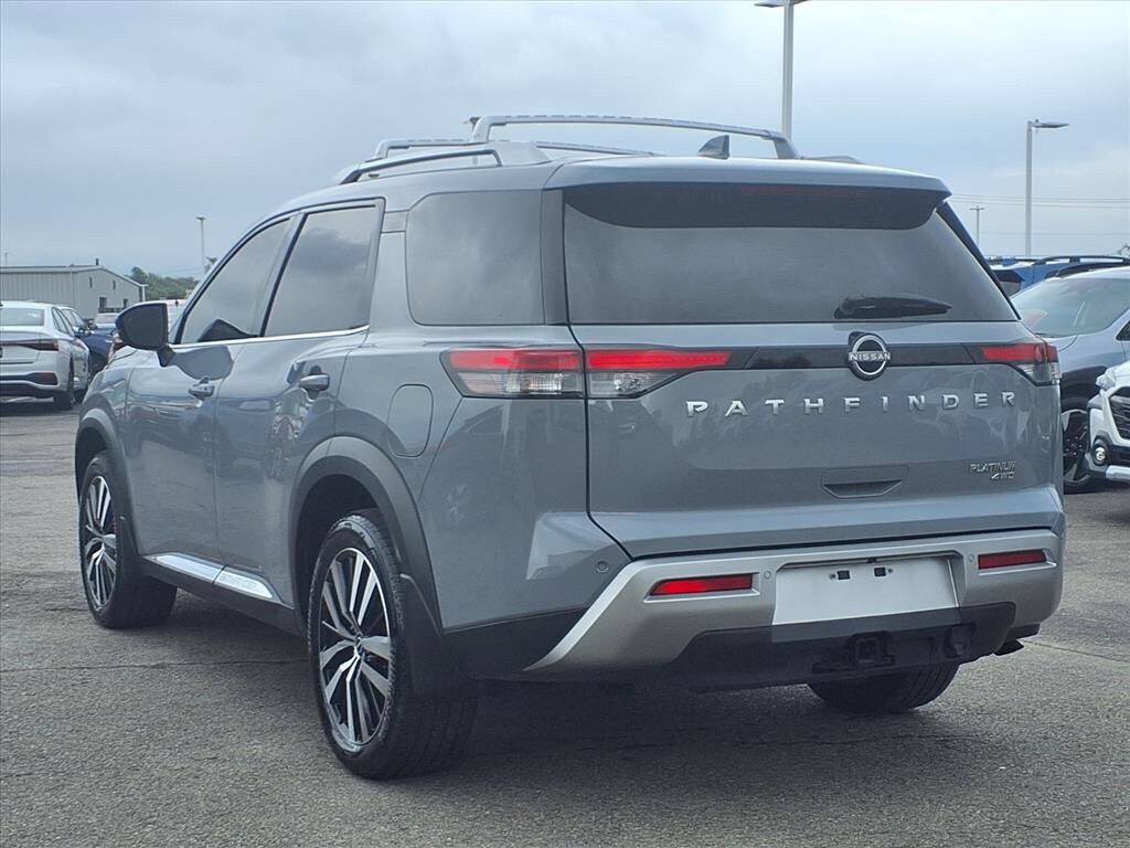 2024 Nissan Pathfinder Platinum photo 3