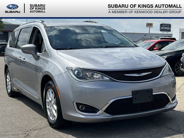 2020 Chrysler Pacifica Touring L's photo