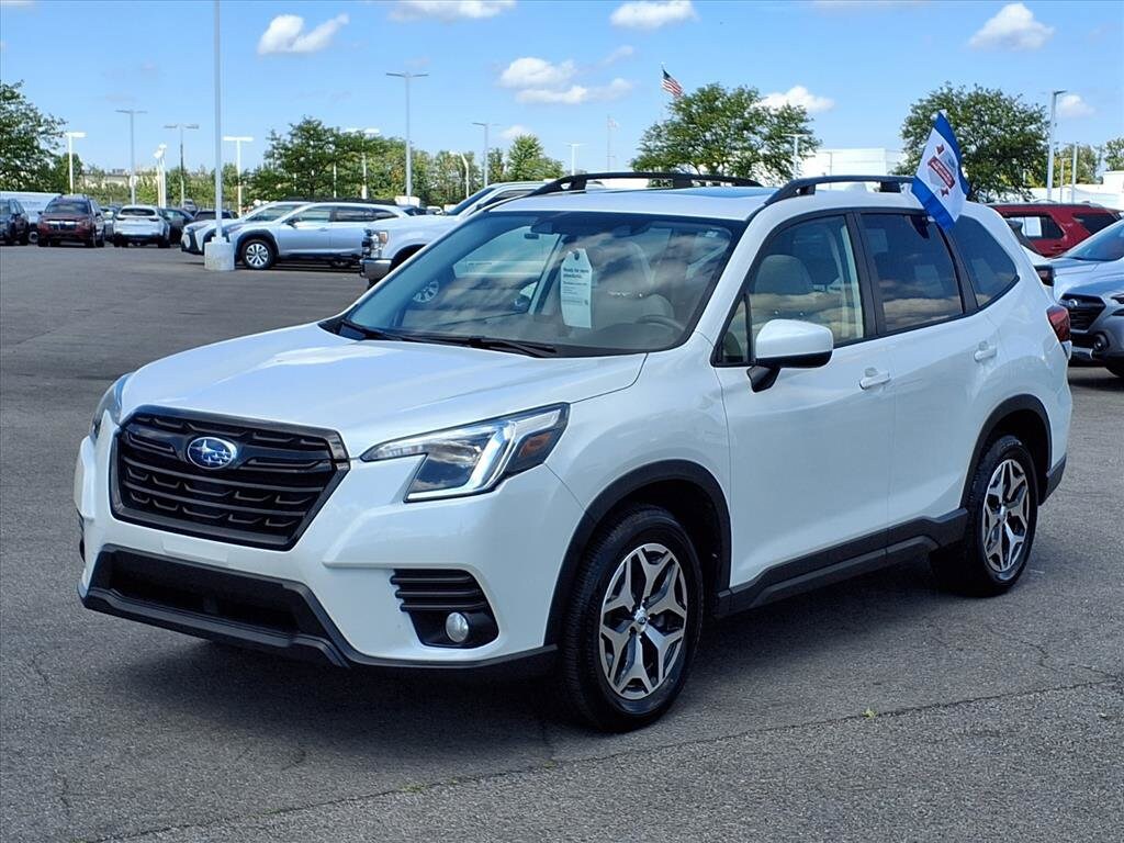 2022 Subaru Forester Premium photo 2