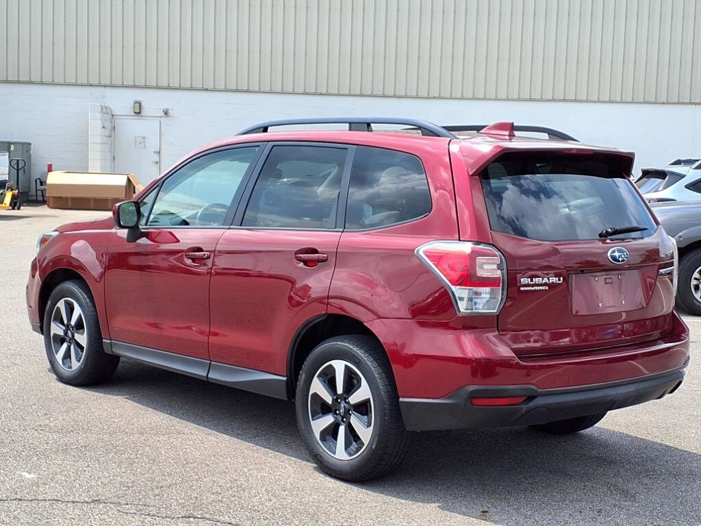 2018 Subaru Forester 2.5i Premium photo 3