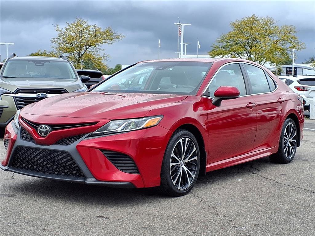 Used 2019 Toyota Camry SE Sedan