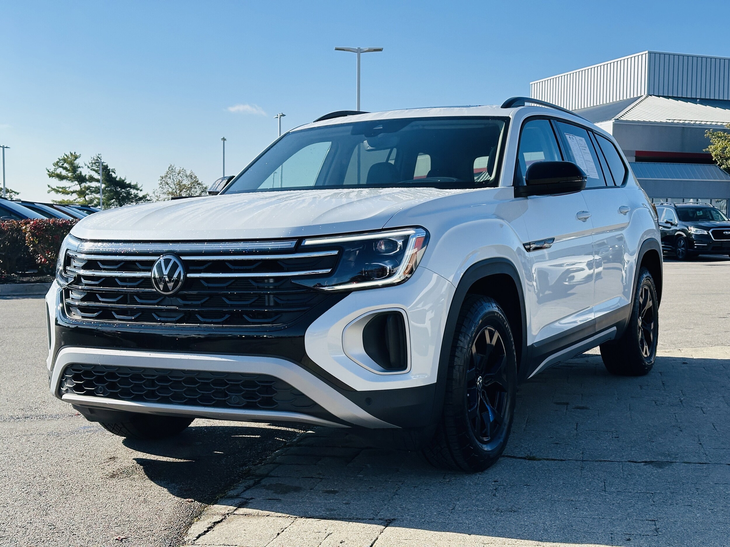 2024 Volkswagen Atlas Peak Edition SEL photo 2