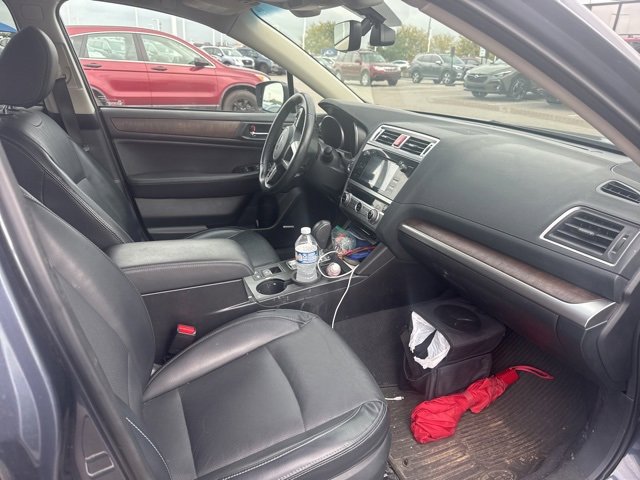 2017 Subaru Outback 3.6R Limited photo 2