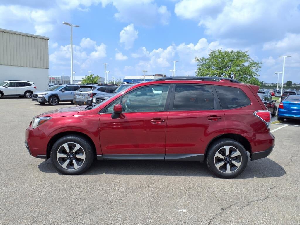 2018 Subaru Forester 2.5i Premium photo 2