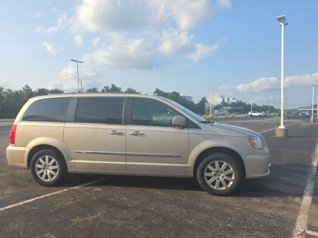Used 2015 Chrysler Town & Country Touring Van