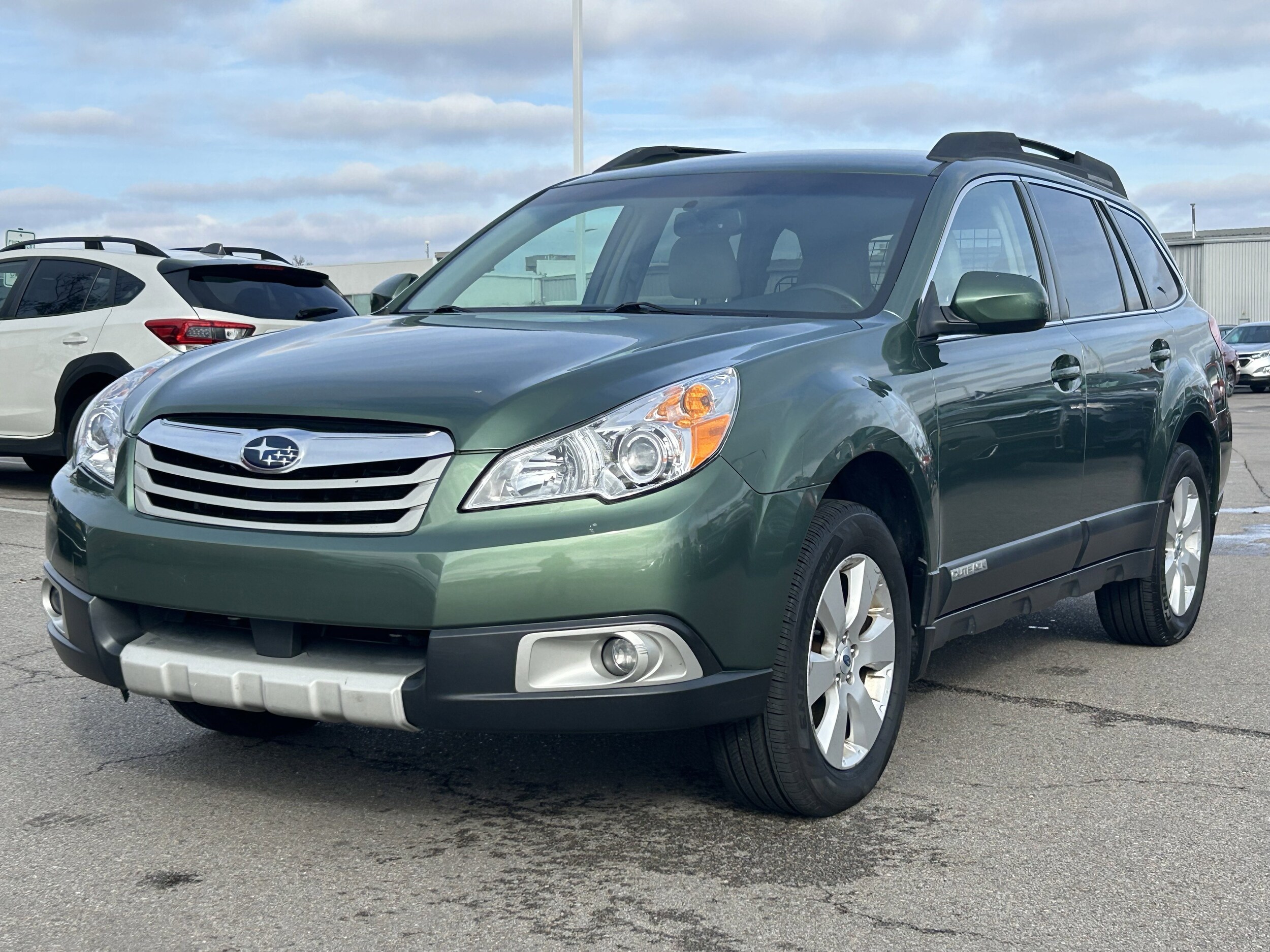 2012 Subaru Outback 2.5i Limited photo 2