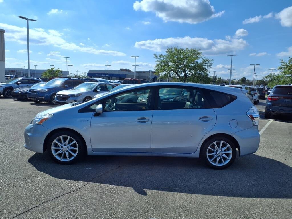 2014 Toyota Prius V Five photo 3