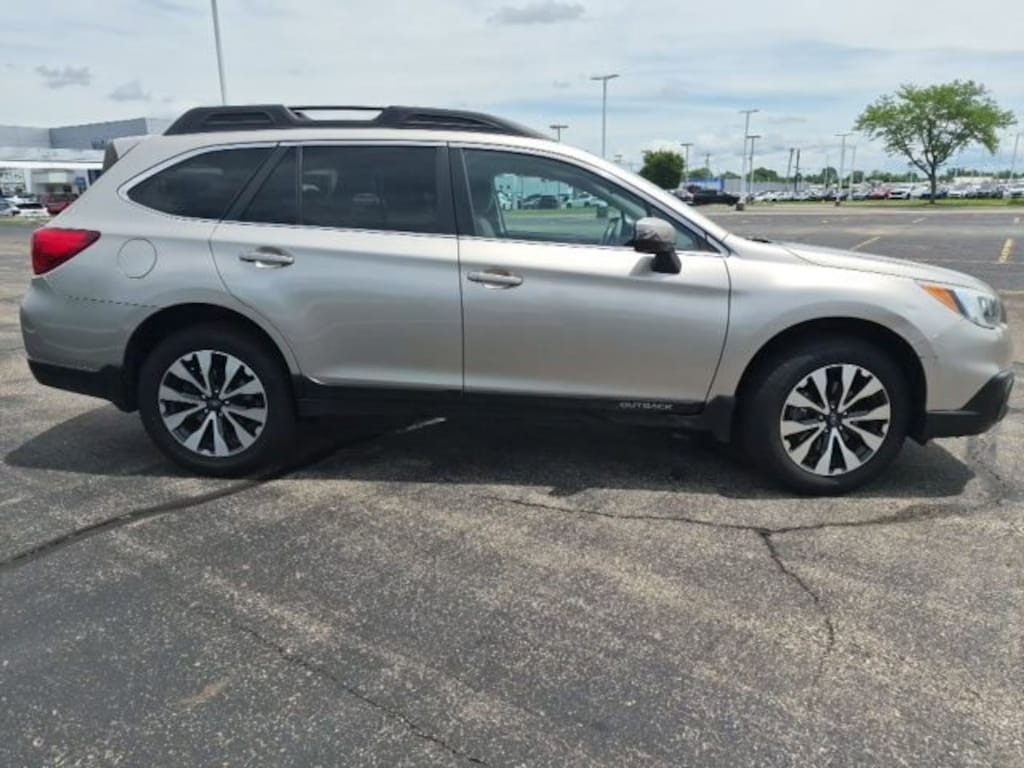 Used 2015 Subaru Outback 2.5i Limited w/Moonroof/KeylessAccess/Nav/EyeSight SUV