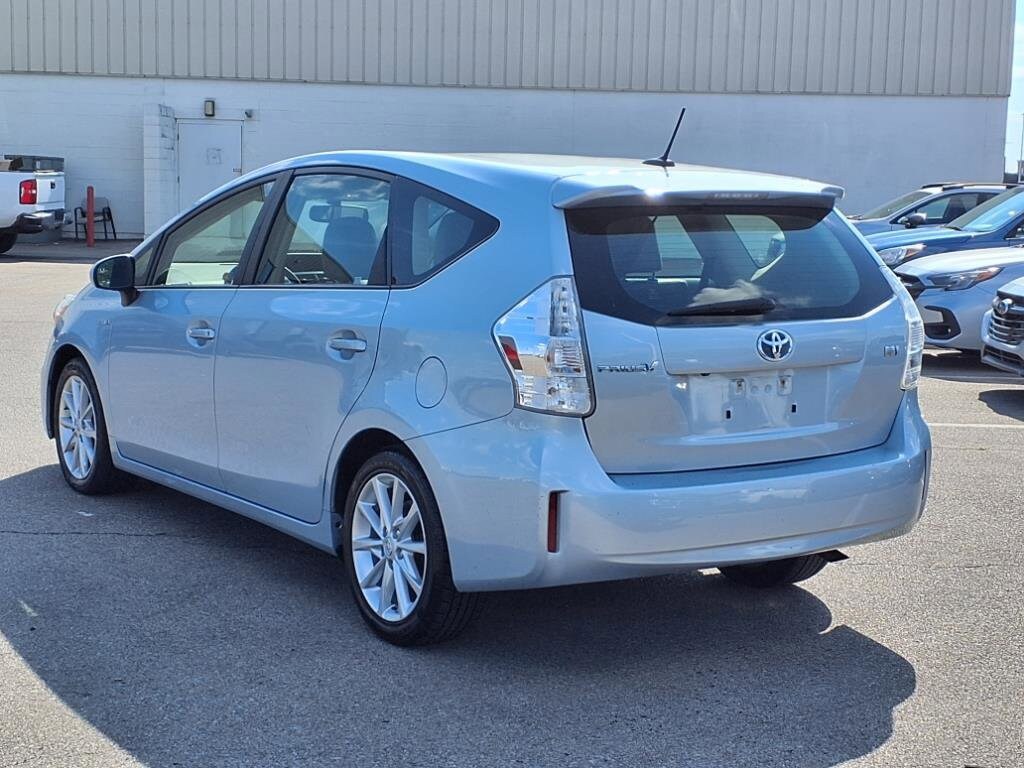 2014 Toyota Prius V Five photo 4