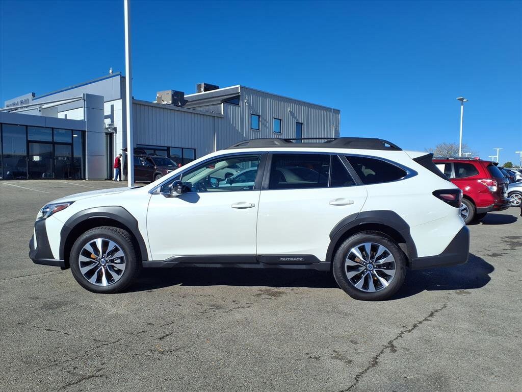 2023 Subaru Outback Limited photo 3