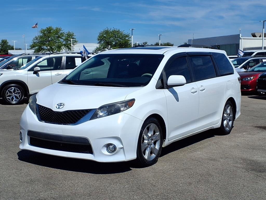 2012 Toyota Sienna photo 2