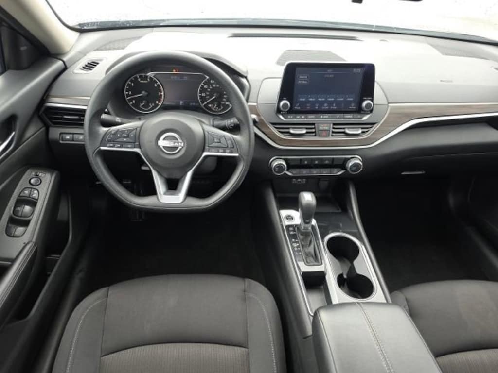Used 2024 Nissan Altima 2.5 SV Sedan