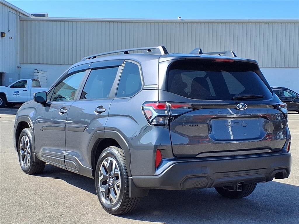 2025 Subaru Forester Premium photo 4