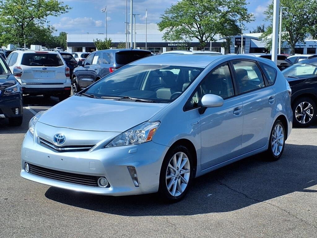 2014 Toyota Prius V Five photo 2