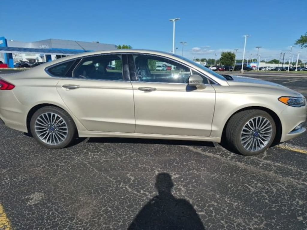 Used 2017 Ford Fusion SE Sedan