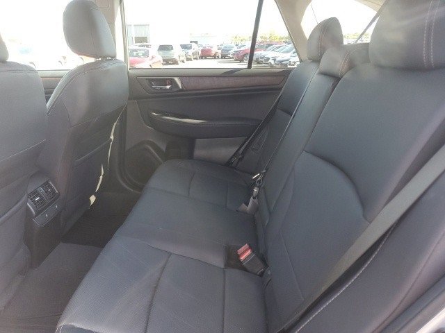 2017 Subaru Outback 2.5i Limited photo 4